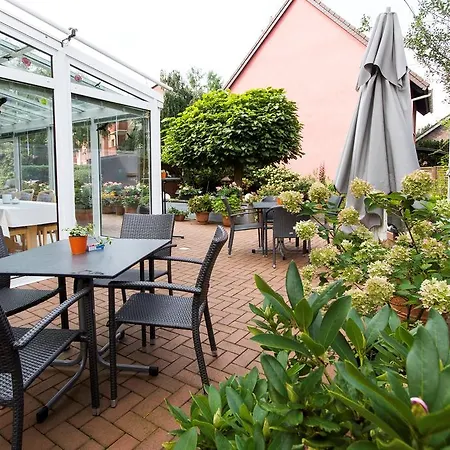 فندق Airport Karsten