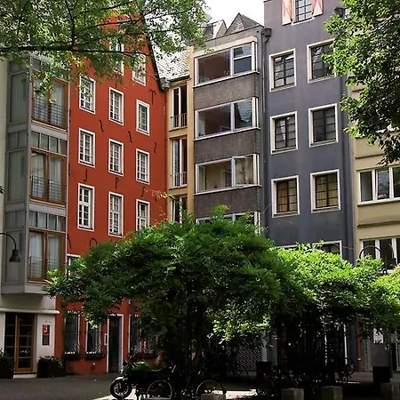 Airport Karsten كولونيا