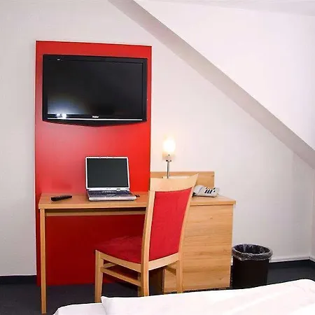 Airport Karsten Hotel