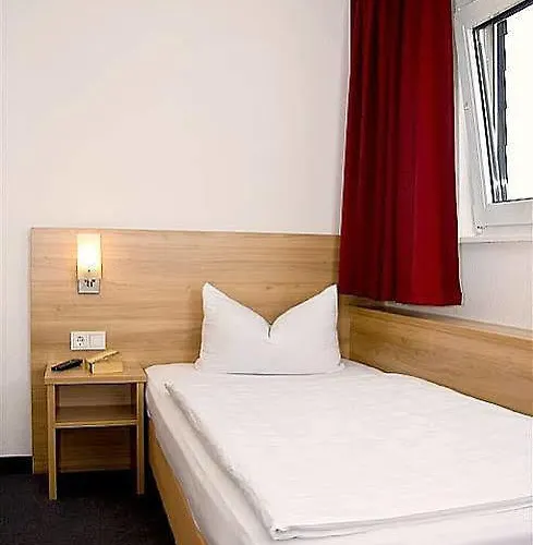 Hotel Airport Karsten 3*