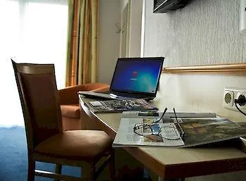 Airport Karsten 3*